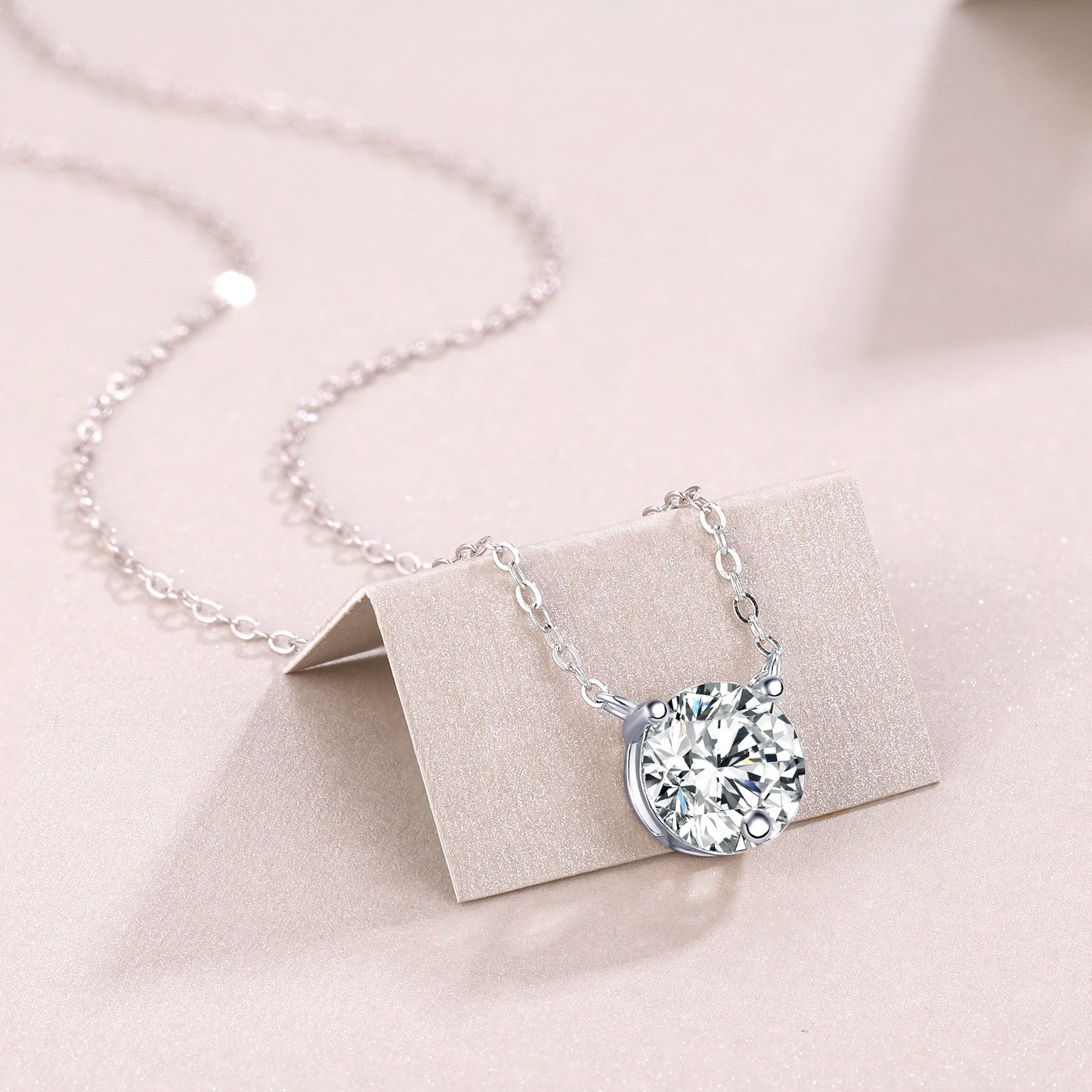 Love Of Time - A Fashionable And Luxurious Diamond Jewelry Piece Set With 2-carat Moissan Diamond S925 Sterling Silver And Platinum-plated Pendant